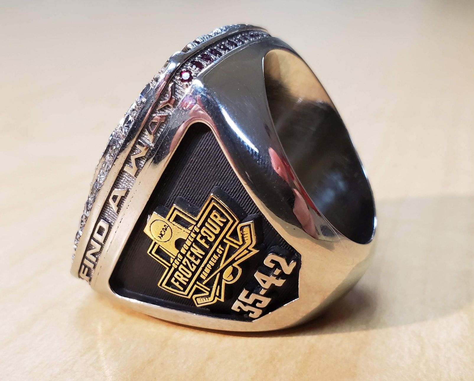 Badgers women's hockey ring logo side